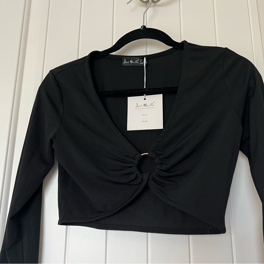 Cropped Black Long Sleeve